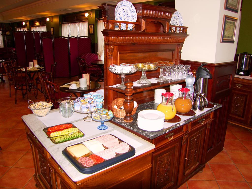 Adler Hotel Budaors Ngoại thất bức ảnh